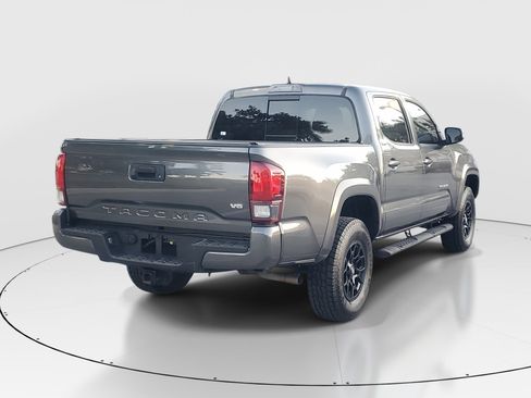 Used 2022 Toyota Tacoma SR5 w/ Technology Package image 3