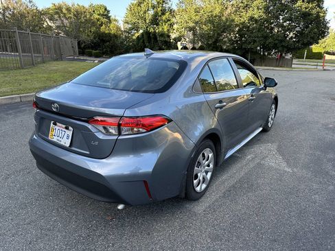 Used 2025 Toyota Corolla LE image 10