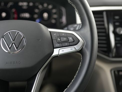 Certified 2022 Volkswagen Atlas SE w/ Black Wheel Package image 21