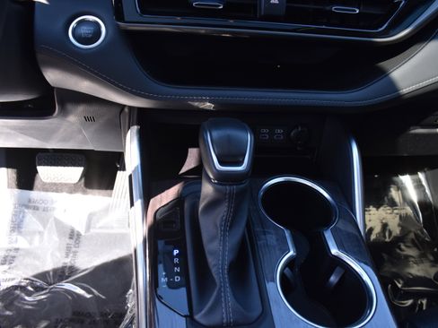 Used 2024 Toyota Highlander Limited image 21