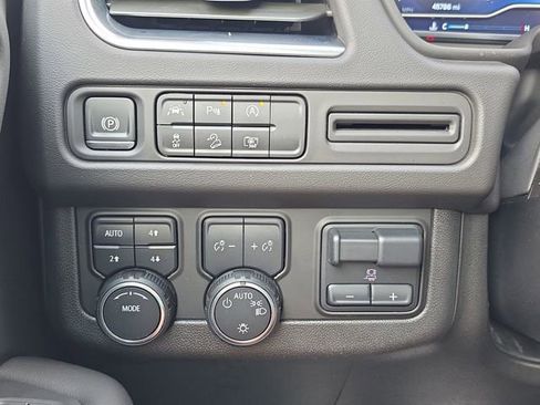 Used 2024 Chevrolet Tahoe Z71 w/ Luxury Package image 26