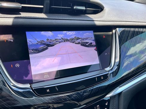 Used 2025 Cadillac XT6 Premium Luxury FWD image 25