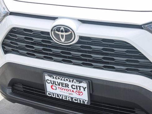 Certified 2023 Toyota RAV4 XLE w/ Convenience Package image 6