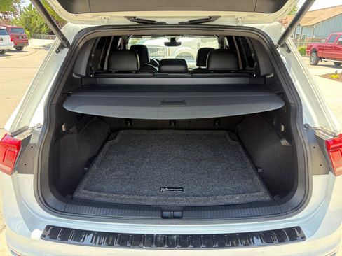 Used 2023 Volkswagen Tiguan SEL R-Line AWD/4WD image 6