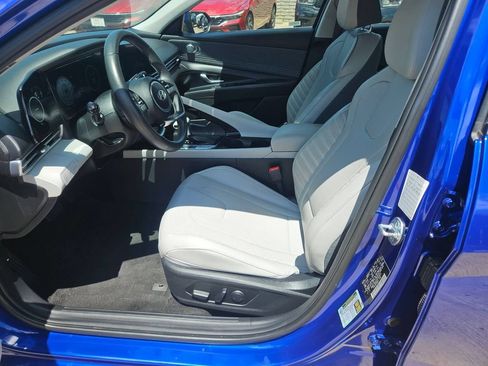 Used 2025 Hyundai Elantra Limited FWD image 11