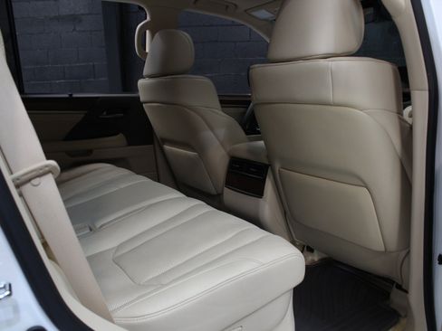 Used 2021 Lexus LX 570 4WD w/ Luxury Package image 47