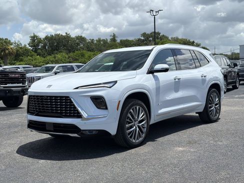 New 2026 Buick Enclave Avenir w/ Super Cruise Package FWD image 7