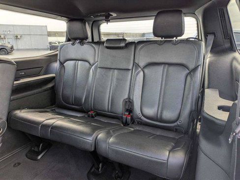 Certified 2024 Jeep Wagoneer Series II AWD/4WD image 15