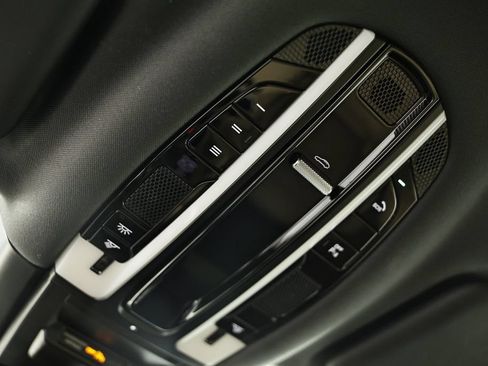 Certified 2023 Porsche Cayenne Coupe AWD/4WD image 41