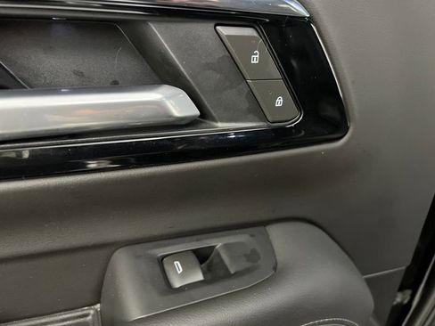 Used 2025 Chevrolet Tahoe LT AWD/4WD image 15