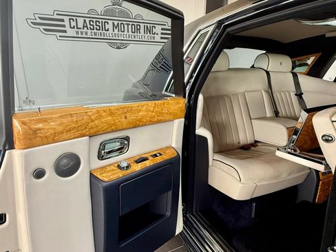 Used 2009 Rolls-Royce Phantom Sedan RWD image 17