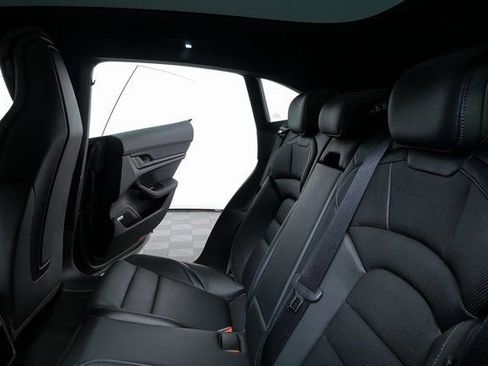 Used 2024 Porsche Taycan 4 Cross Turismo image 19