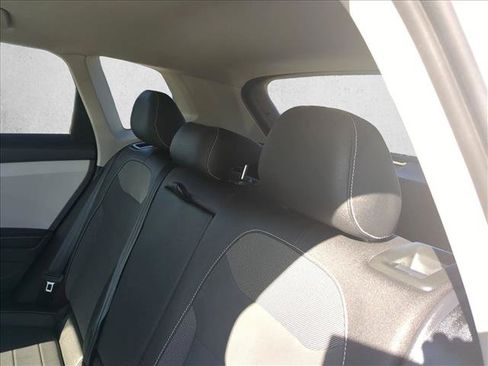 Used 2026 Volkswagen Taos SE FWD image 18