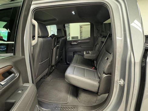Used 2025 GMC Sierra 1500 SLT AWD/4WD image 18