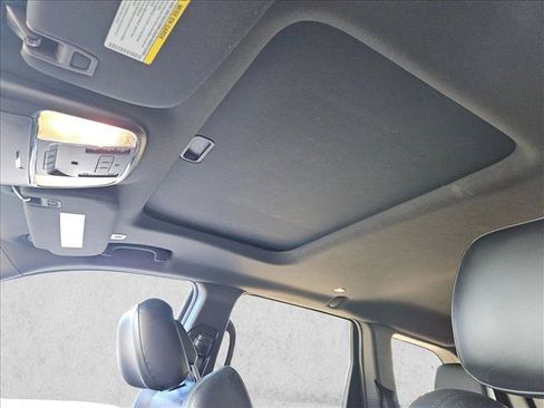 Used 2017 Jeep Grand Cherokee Altitude AWD/4WD image 18