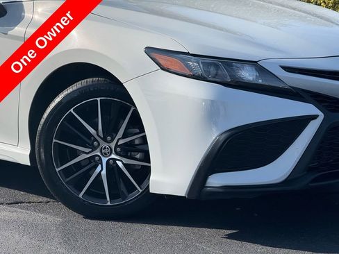 Used 2024 Toyota Camry SE image 4