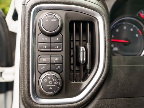 Used 2020 Chevrolet Silverado 2500 LTZ w/ LTZ Convenience Package AWD/4WD image 16