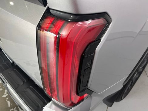 Used 2024 Toyota Tundra Platinum AWD/4WD image 47