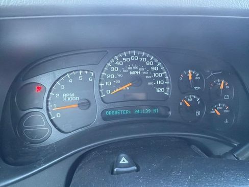 Used 2005 GMC Sierra 1500 SLE w/ Off-Road Package AWD/4WD image 11