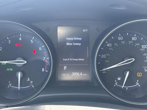 Used 2019 Toyota C-HR XLE FWD image 23
