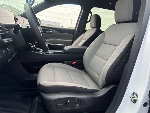New 2027 Chevrolet Traverse LT w/ Sun and Wheel Package FWD image 14