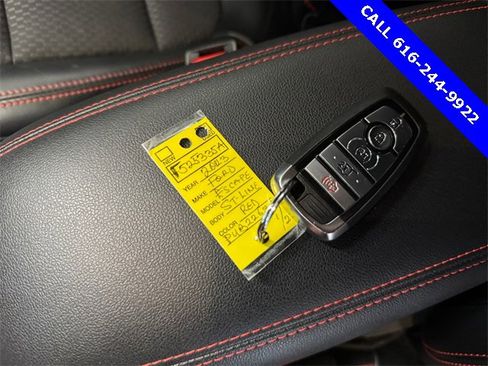 Used 2023 Ford Escape ST-Line image 26