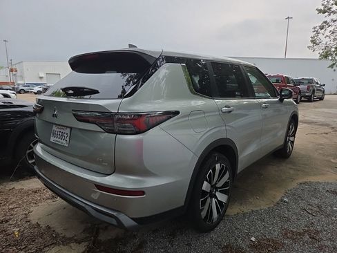 Used 2025 Mitsubishi Outlander SE FWD image 9