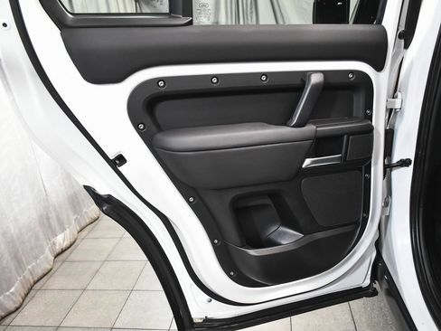 Used 2025 Land Rover Defender 110 S image 12