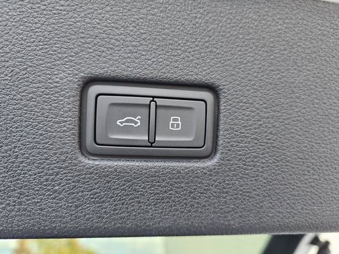 Used 2025 Audi Q8 Premium Plus image 46