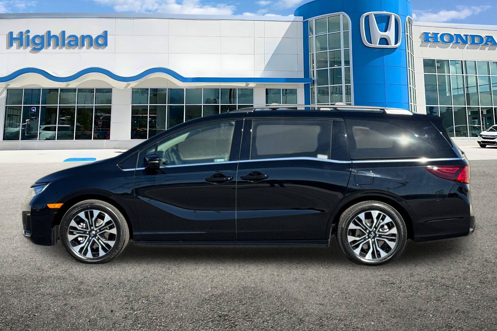 New 2027 Honda Odyssey Elite image 2