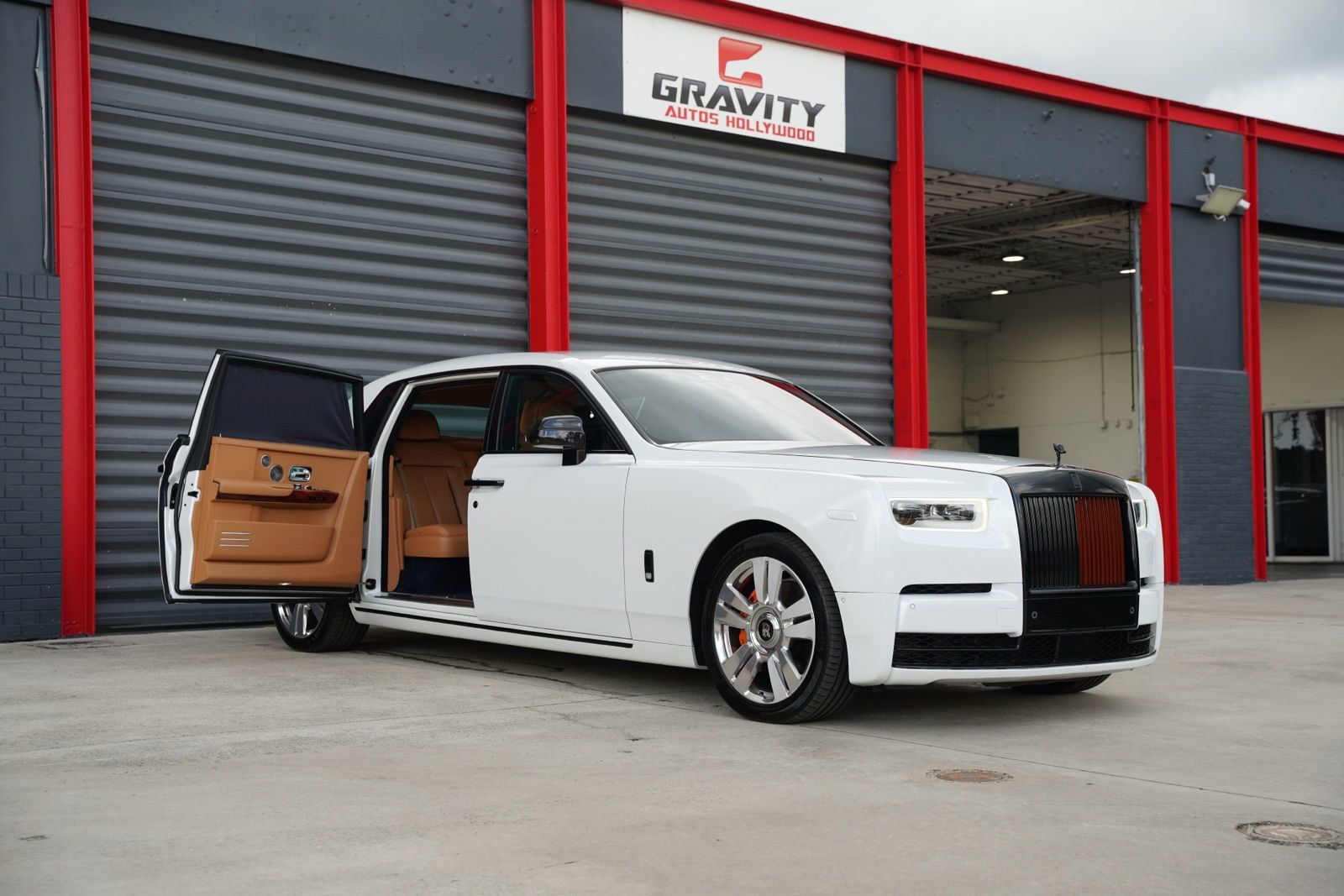 Used 2018 Rolls-Royce Phantom Extended Wheelbase RWD image 11