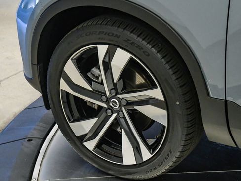 Certified 2023 Volvo XC40 B5 Plus w/ Protection Package Premier AWD/4WD image 10