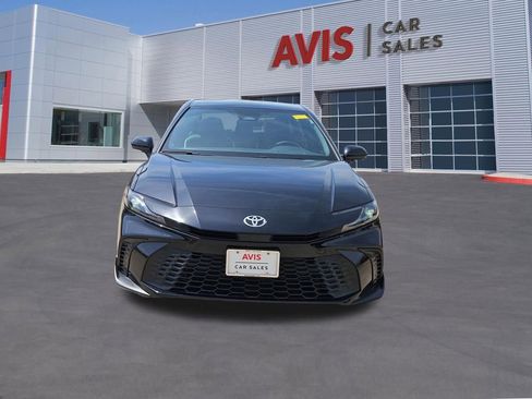 Used 2025 Toyota Camry SE image 10