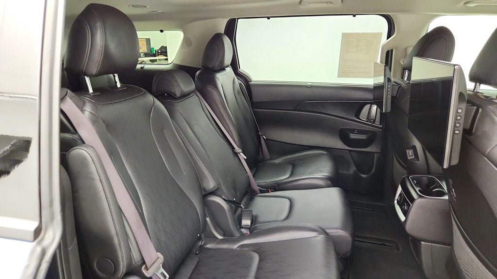 Used 2025 Kia Carnival SX FWD image 26