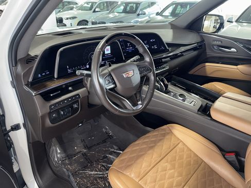 Used 2024 Cadillac Escalade ESV Premium Luxury w/ Performance Package AWD/4WD image 22