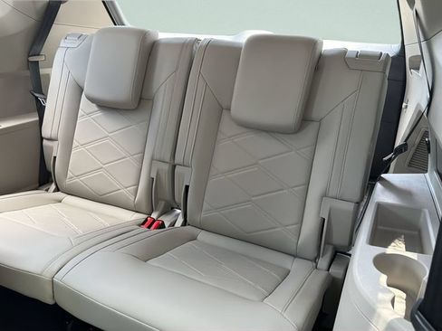 New 2026 Volkswagen Atlas SE FWD image 32