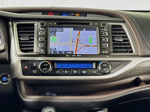 Used 2019 Toyota Highlander Limited Platinum AWD/4WD image 14