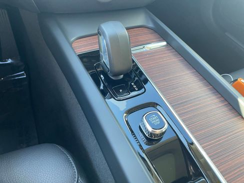 Used 2025 Volvo V60 B5 Cross Country Plus image 42