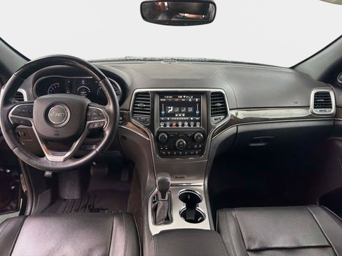 Used 2018 Jeep Grand Cherokee Overland RWD image 16