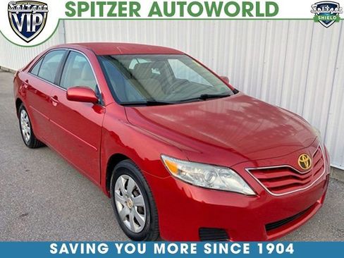 Used 2011 Toyota Camry LE image 1