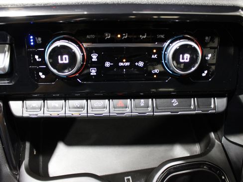 Used 2023 GMC Sierra 1500 AT4 w/ AT4 Preferred Package AWD/4WD image 17