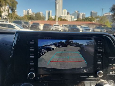 Used 2021 Toyota Highlander XLE image 36