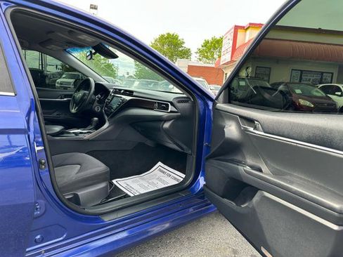 Used 2018 Toyota Camry LE FWD image 19