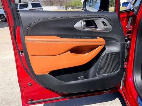 New 2026 Chrysler Pacifica Pinnacle FWD image 10