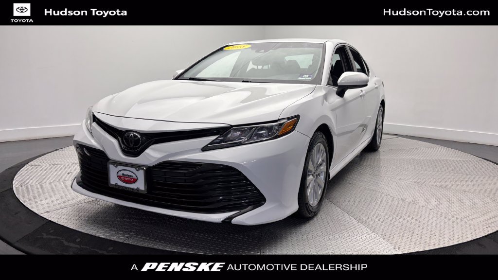 Used 2018 Toyota Camry LE FWD image 1