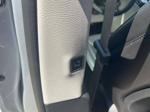 Used 2024 Chrysler Pacifica Touring-L FWD image 15
