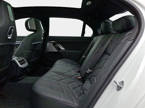 New 2026 BMW 740i xDrive AWD/4WD image 9