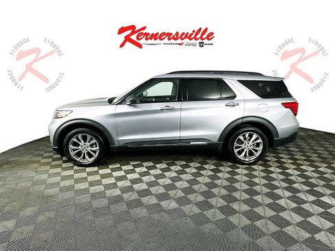 Used 2021 Ford Explorer XLT w/ Equipment Group 202A image 4