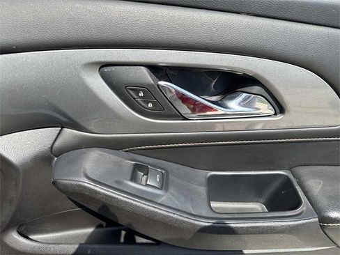 Used 2021 Chevrolet Traverse LT w/ LT Premium Package image 14