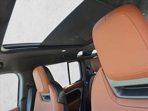 New 2026 Land Rover Defender 110 OCTA AWD/4WD image 29